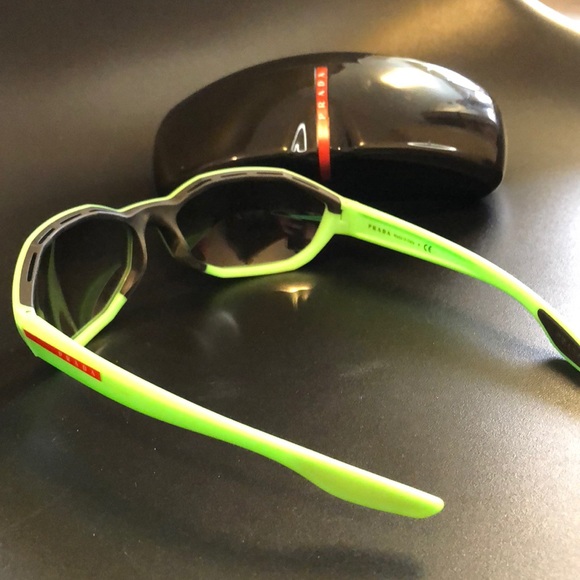 Prada neon green sunnies - Picture 2 of 6